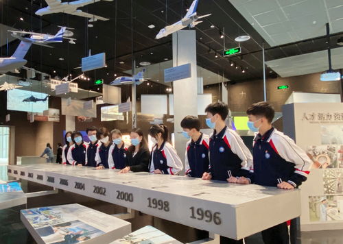 堅(jiān)定文化自信，弘揚(yáng)中華優(yōu)秀傳統(tǒng)文化——珠海理工中職英語課題組師生赴珠海市博物館參觀學(xué)習(xí)